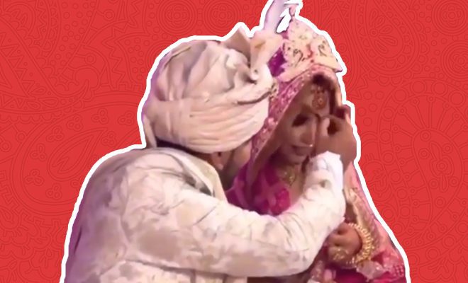 Groom-Fixes-Bride’s-Makeup-With-a-Contour-Brush-After-Excess-Sindoor-Falls-on-Her-Nose