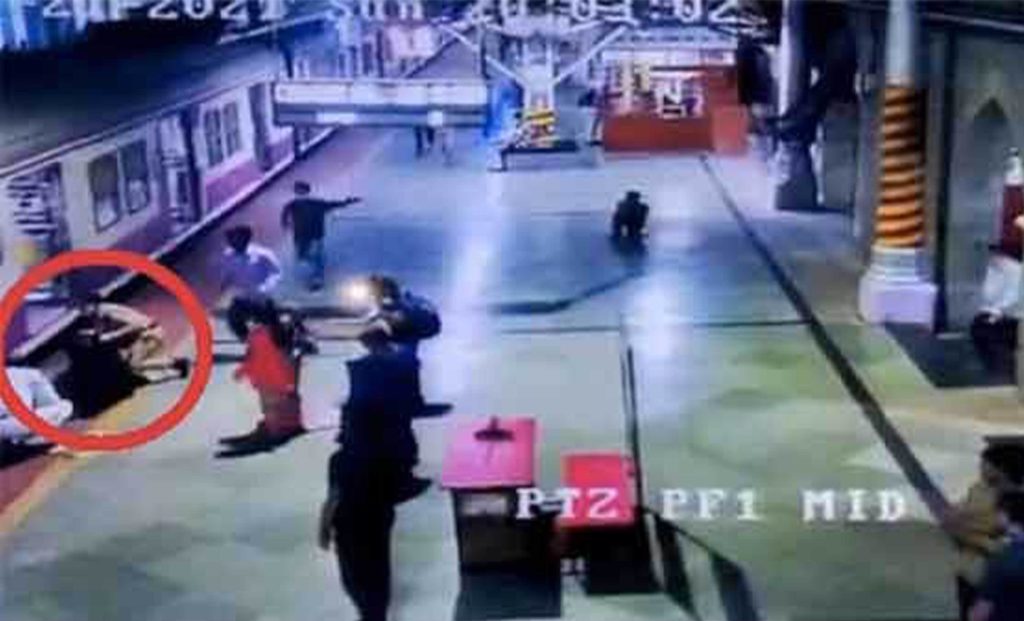 Female RPF Constable Saves Woman From Railway Accident For Second Time, Gets Praised