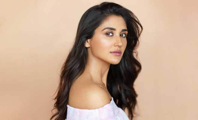 Nikita Dutta Shares How Her Phone Was Snatched; Alerts Everyone