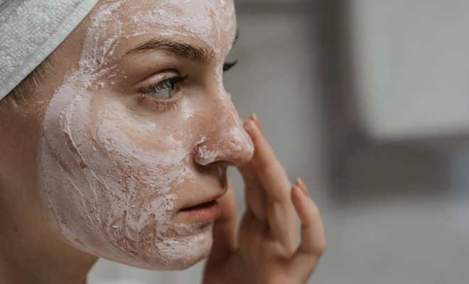 7 Best DIY Face Masks To Moisturize Your Skin During Winter. Skincare Zaruri Hai!