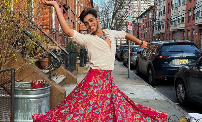 Choreographer Jainil Mehta Lights Up The Streets Of New York With His Lajawaab Dance On ‘Saami Saami’ In A Skirt. We Stan!