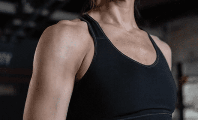 10 Hacks To Effectively Deal With Underboob Sweat In The Summer Season