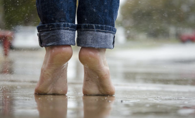 Monsoon Foot Care: 8 Ways To Protect Your Feet From Seasonal Skin Problems