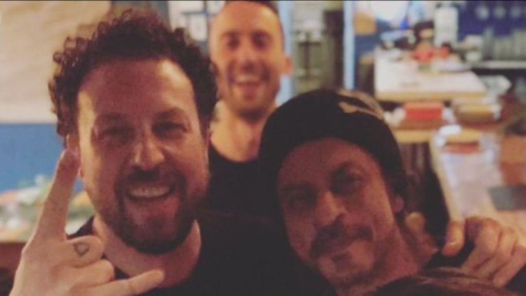 Some Lucky Fans Got A Selfie With SRK And Deepika Padukone In Spain. We’re Jealous!