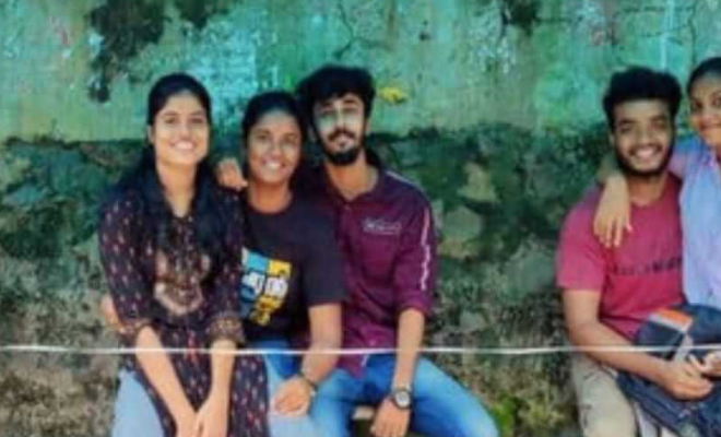 Kerala Students’ Unique ‘Sit-On-Lap’ Protest Against Society’s Moral Policing Is Winning Praises, Even From City Mayor Kerala Students’ Unique ‘Sit-On-Lap’ Protest Against Society’s Moral Policing Is Winning Praises, Even From City Mayor