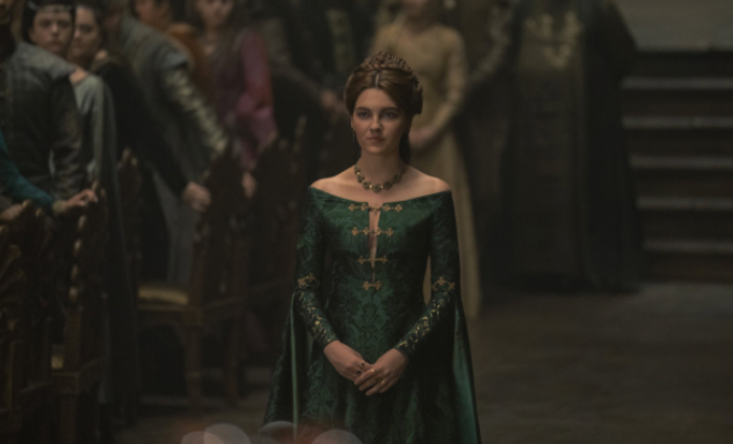 house-of-the-dragon-episode-5-alicent-green-gown-war-meaning-fashion