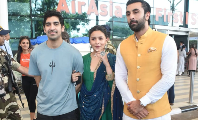Bajrang Dal Activists Stop Alia Bhatt And Ranbir Kapoor From Entering Mahakal Temple. The Reason Will Leave You Saying ‘Hain?’ Bajrang Dal Activists Stop Alia Bhatt And Ranbir Kapoor From Entering Mahakal Temple. The Reason Will Leave You Saying ‘Hain?’