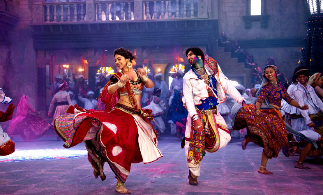 With Navratri 2022 On In Full Swing, Here Are 6 Types Of Garba Steps You Need To Know To Have All Eyes On You!