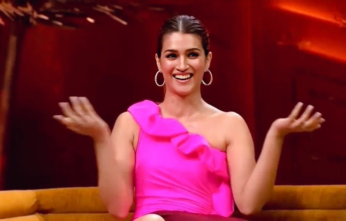 koffee-with-karan-s7-kriti-sanon-lied-koffee-couch-adult-women-parents