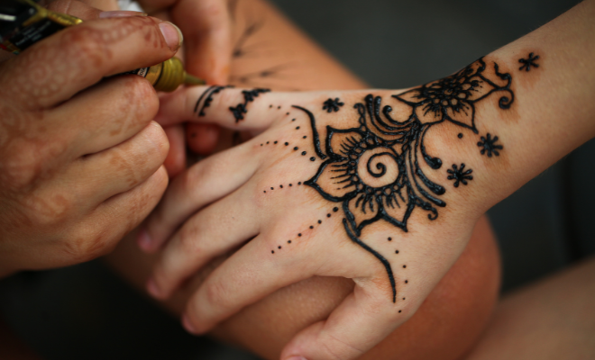 “Muslim Men Who Apply Mehendi To Hindu Women On Karwa Chauth Will Be Taught A Lesson”: Saffron Outfits In UP “Muslim Men Who Apply Mehendi To Hindu Women On Karwa Chauth Will Be Taught A Lesson”: Saffron Outfits In UP
