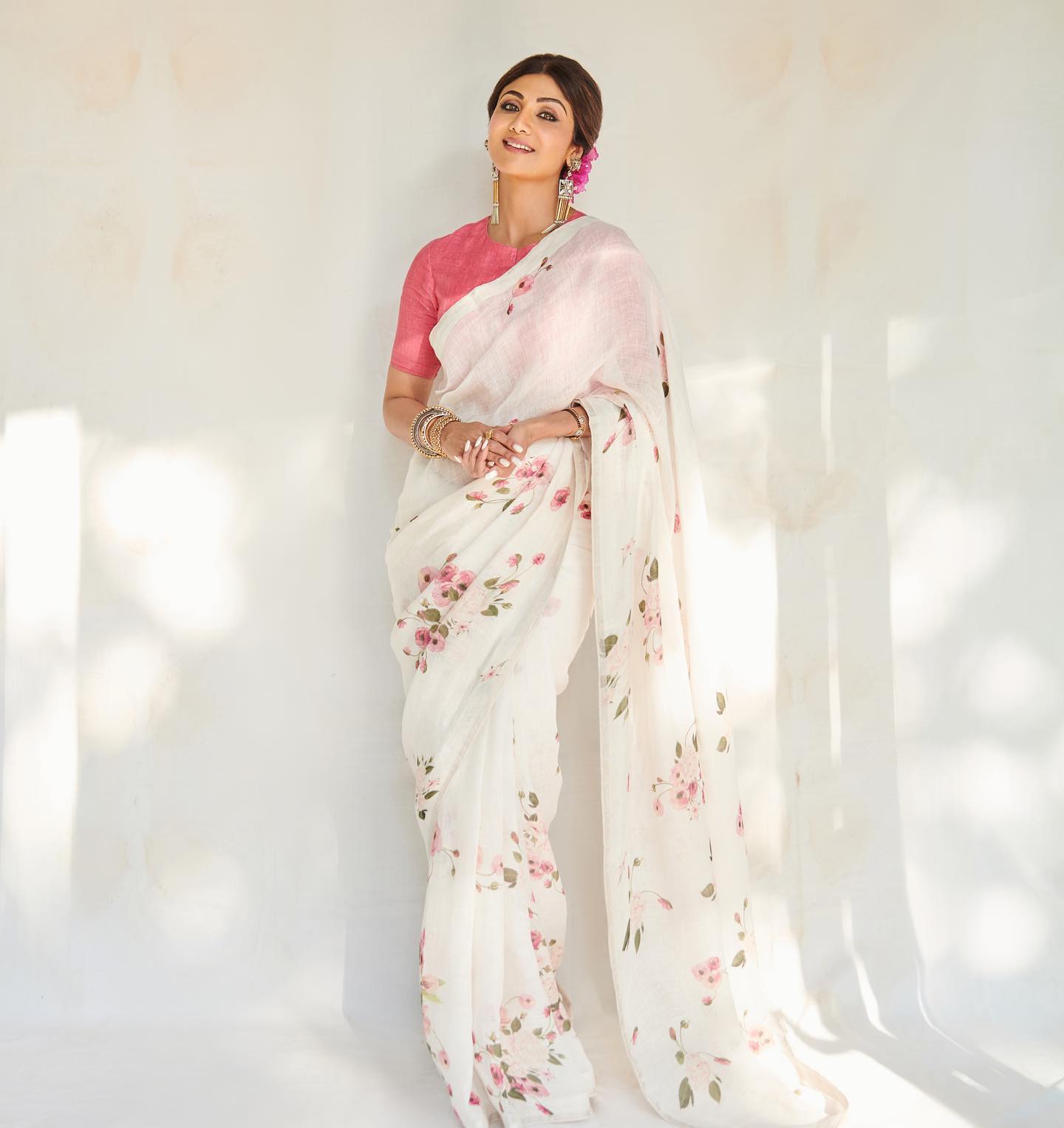 Shilpa Shetty Kicks Of Cherry Blossom Season With A Printed White Saree