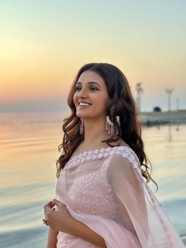 Shakti Mohan Will Steal Your Heart In A Pink Saree!