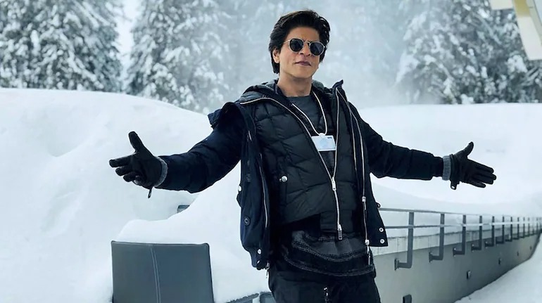 here-are-some-flirting-tips-from-srk-the-baadshah-of-romance