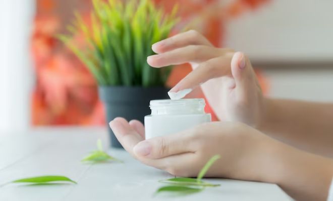 Inflamed-Skin-Skincare-Hacks-For-Instant-Relief-Cold-Compress-Sunscreen