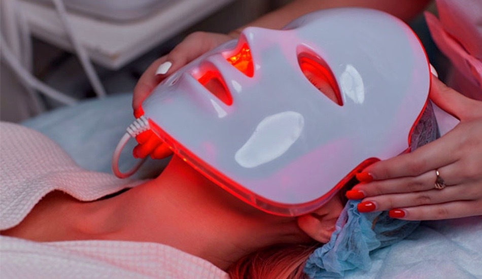 How To Use UV Light Therapy To Combat Fine Lines And Wrinkles