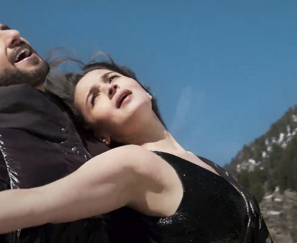 alia-bhatt-rocky-aur-rani-kii-prem-kahaani-teaser-saree-karan-johar