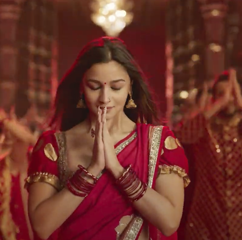 alia-bhatt-rocky-aur-rani-kii-prem-kahaani-teaser-saree-karan-johar