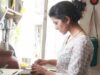 5 Easy Investment Options For Housewives, Kyunki Hiding Money In Chaawal Ka Dabba Won’t Give Returns!