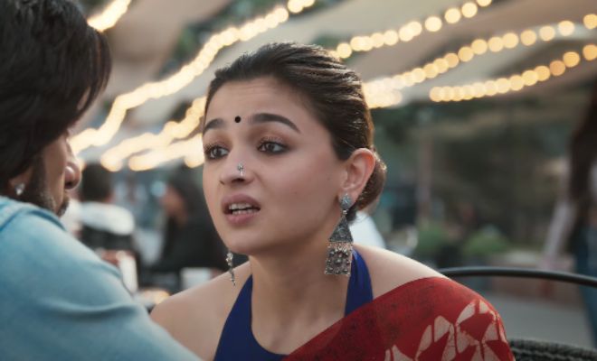 How-To-Get-The-Alia-Bhatt-Bengali-Girl-Look-From-Rocky-Aur-Rani-Kii-Prem-Kahaani-Kajal-Bindi