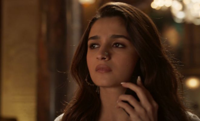 How-To-Get-The-Alia-Bhatt-Bengali-Girl-Look-From-Rocky-Aur-Rani-Kii-Prem-Kahaani-Kajal-Bindi