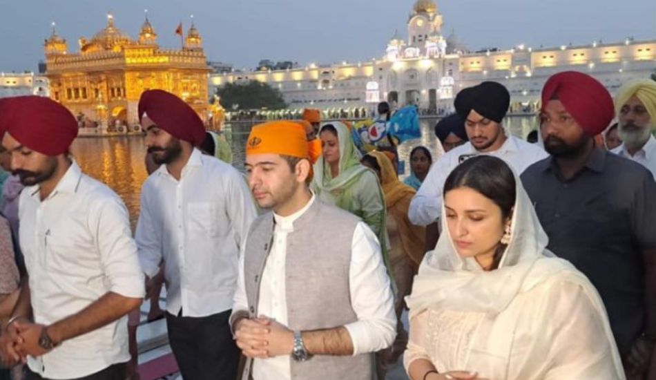 अमृतसर में स्वर्ण मंदिर के दर्शन करते नजर आए Parineeti Chopra और Raghav Chadha, देखें तस्वीरें! अमृतसर में स्वर्ण मंदिर के दर्शन करते नजर आए Parineeti Chopra और Raghav Chadha, देखें तस्वीरें!