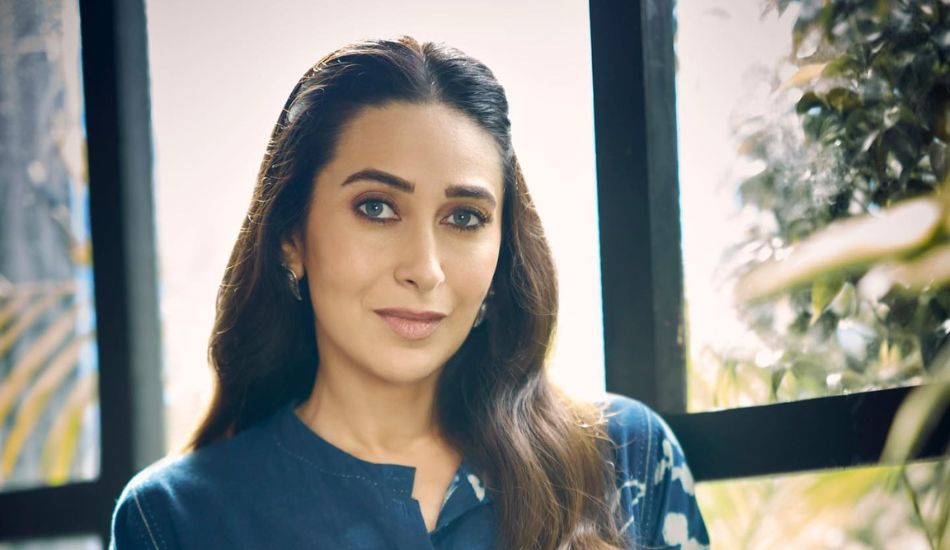 how-to-apply-makeup-if-you-have-blue-eyes-like-karisma-kapoor-5-tips