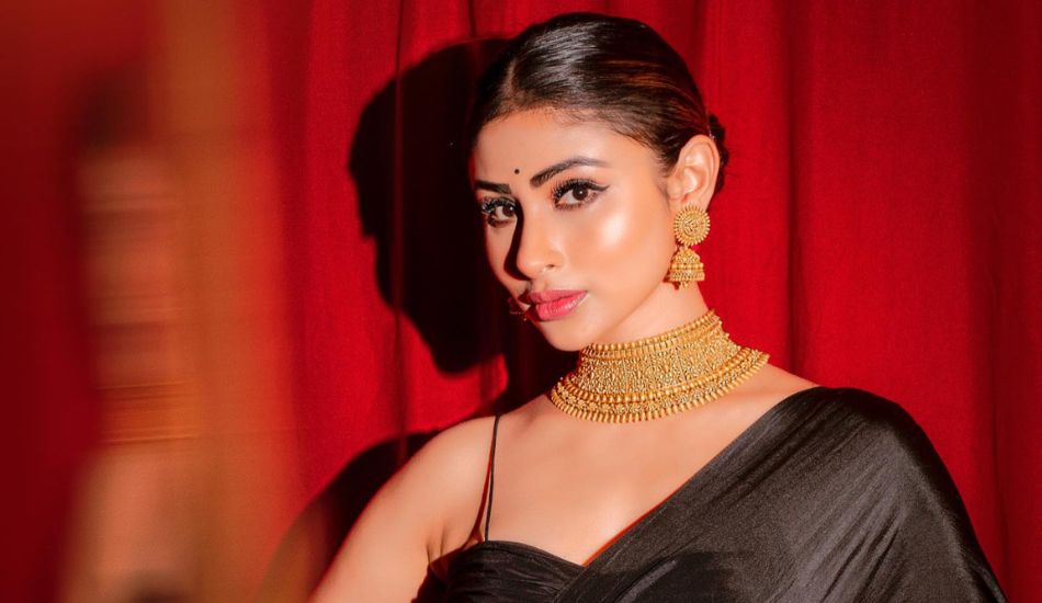 Mouni Roy Embodies The Perfect Bengali Girl Vibe In This Makeup Look