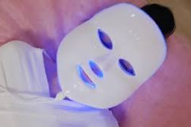 Top-6-Beauty-Tools-That-You-Must-Try-In-2023-Led-Mask-Derma-Roller 