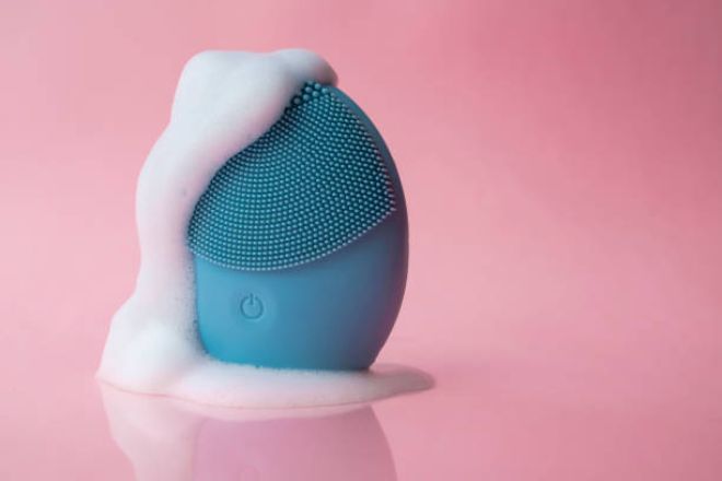Top-6-Beauty-Tools-That-You-Must-Try-In-2023-Led-Mask-Derma-Roller