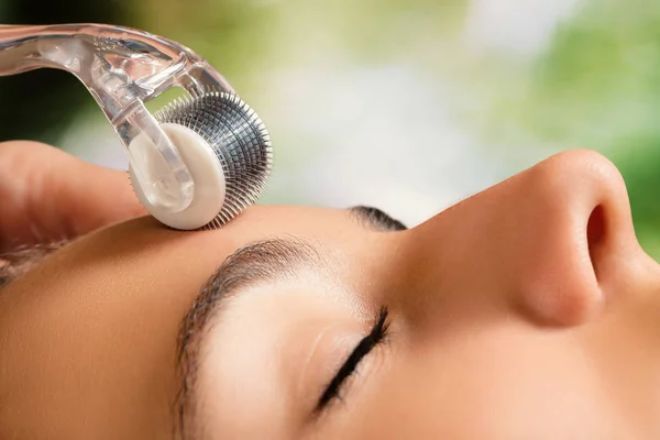 Top-6-Beauty-Tools-That-You-Must-Try-In-2023-Led-Mask-Derma-Roller