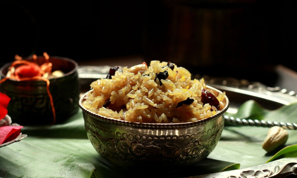 narali-purnima-special-dish-how-to-make-narali-bhat-at-home-east-recipe-sweet-coconut-rice (4)