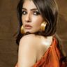 Raveen-Tandon-Facecard-Alway-Gives-Timesless-Beauty-Look