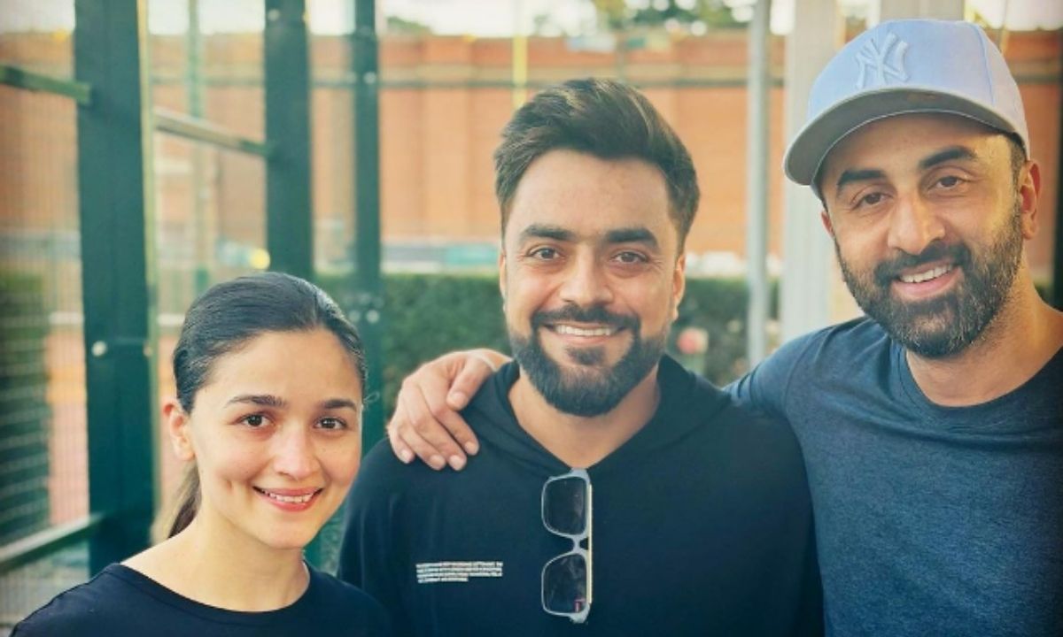 afghanistan-cricketer-Rashid-Khan-meet-alia-bhatt-ranbir-kapoor-new-york-fan-moment