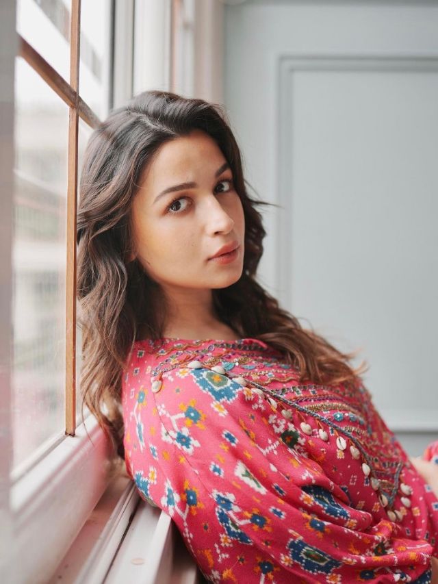 6 Times Alia Bhatt Disappointed Us With Her Makeup Look!