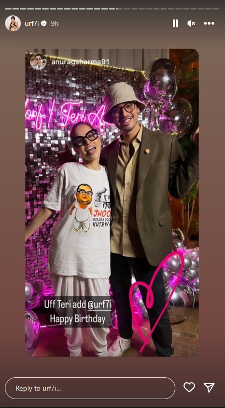uorfi-javed-turns-babu-bhaiya-from-hera-pheri-at-bollywood-theme-birthday-party-friends-costume 