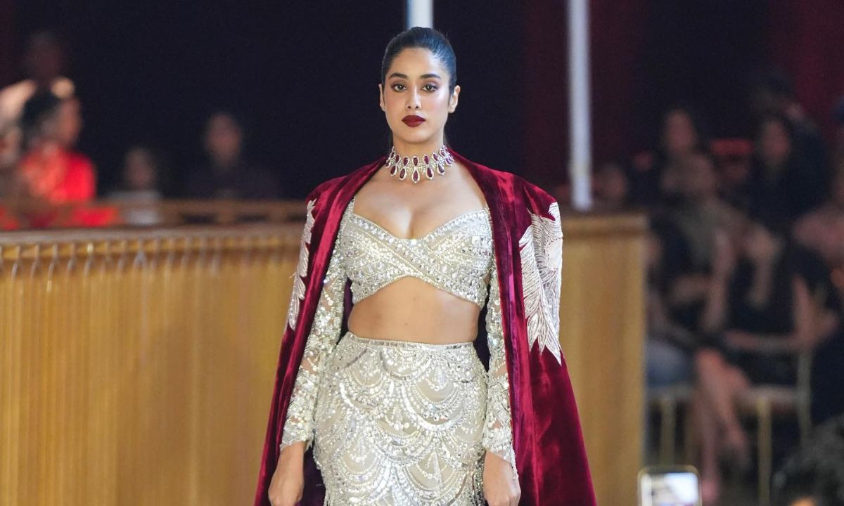 5 Affordable Dupes For The Fenty MVP Red Lipstick Worn By Janhvi Kapoor At The Jio World Plaza!
