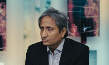 while-we-watched-review-vinay-shukla-ravish-kumar-journalist-jio-mami-2023-5-thoughts