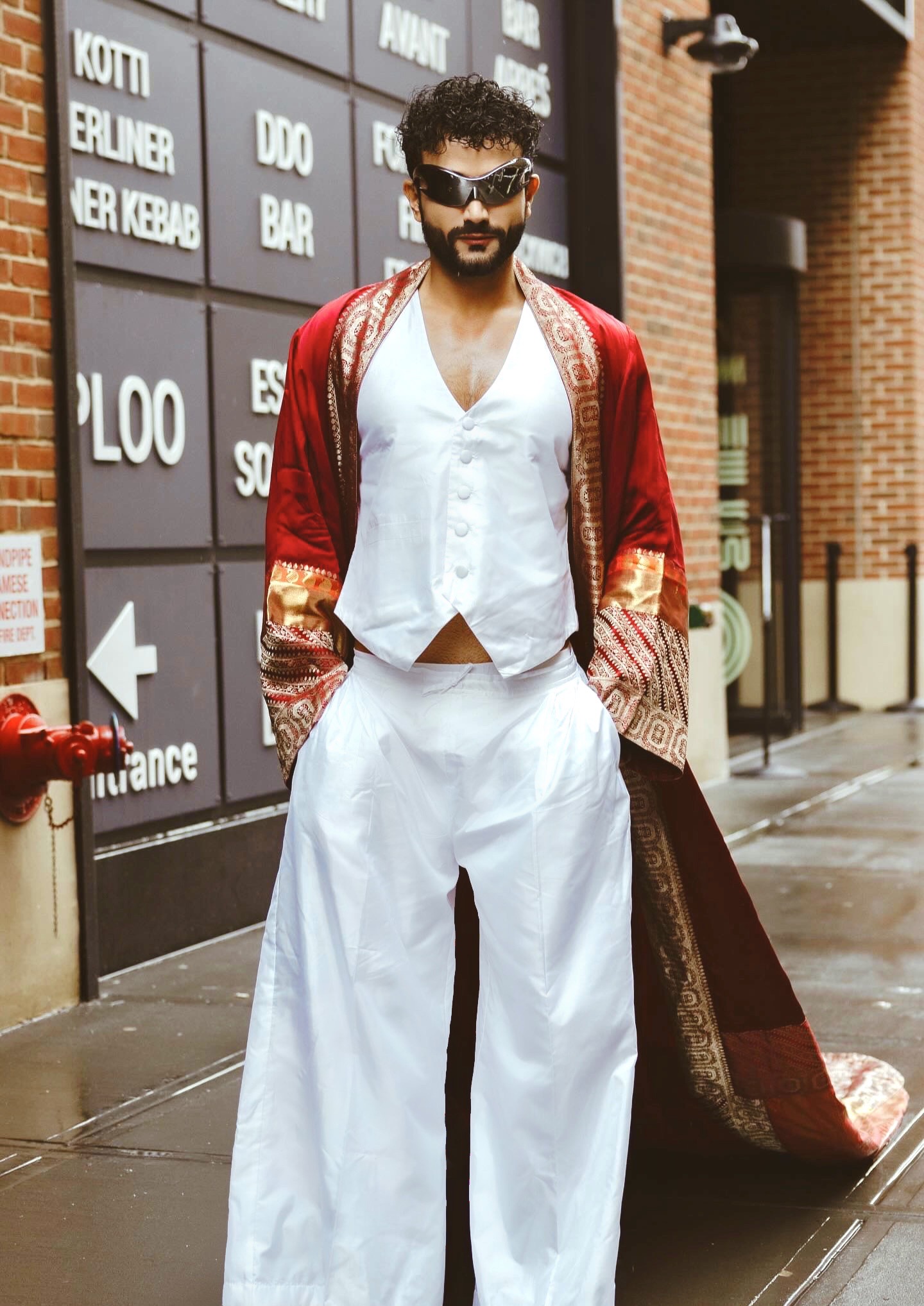 sahil-salathia-pays-homage-to-mother-wear-35-year-old-benarasi-saree-as-cape-at-New-york-fashion-week
