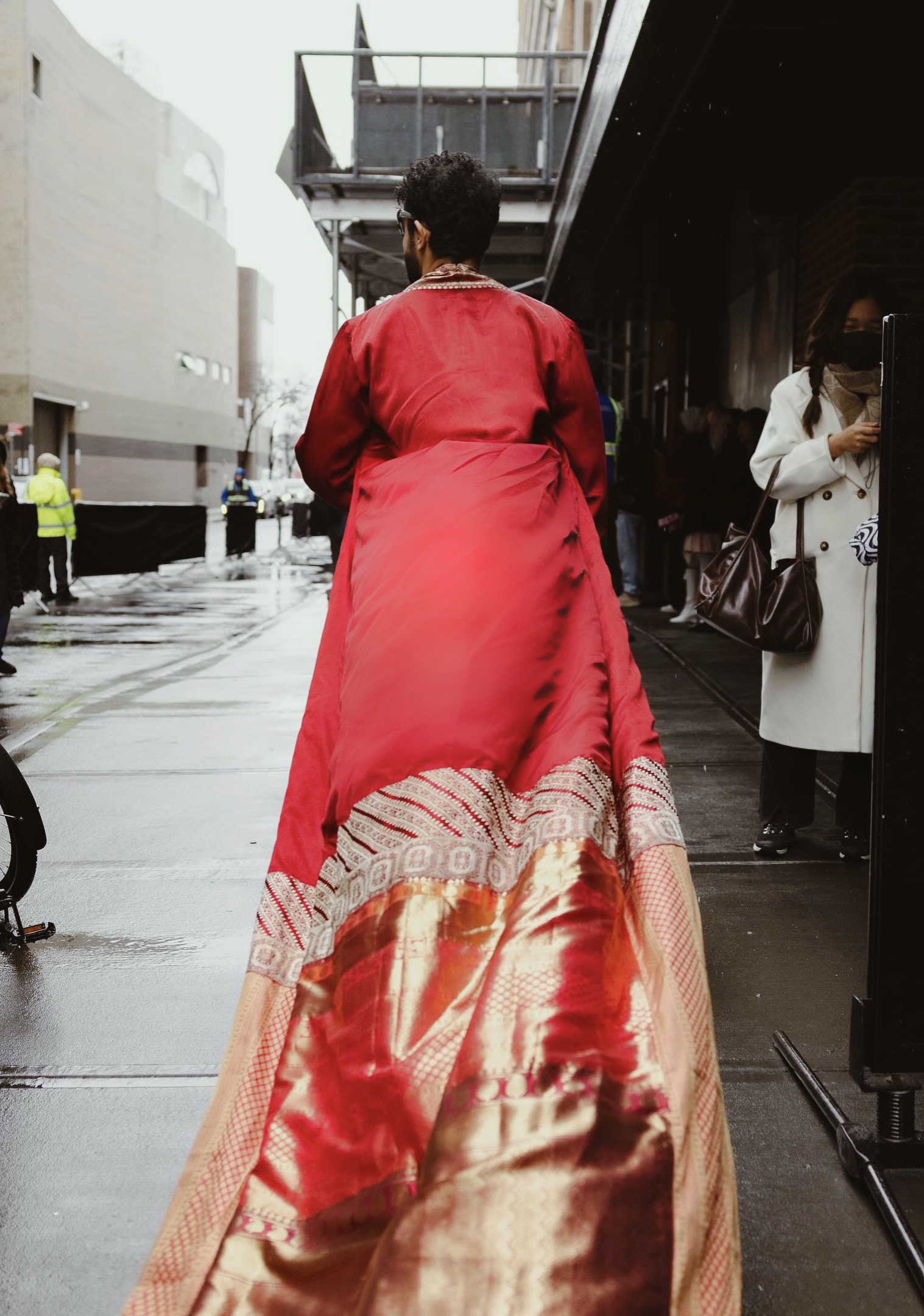 sahil-salathia-pays-homage-to-mother-wear-35-year-old-benarasi-saree-as-cape-at-New-york-fashion-week
