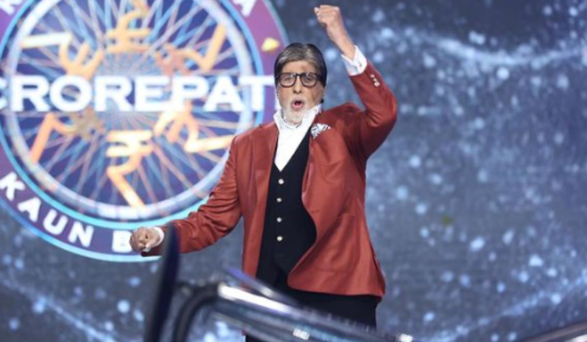 Amitabh Bachchan Reportedly Taken To Hospital After Feeling Uneasy, Undergoes Angioplasty Surgery