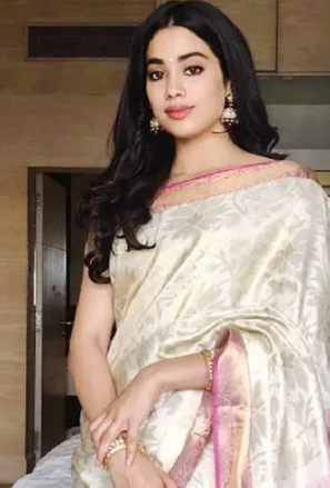 Times-Janvi-Kapoor-Paid-Tribute-To-Sridevi-Channeling-Her-Iconic-Looks-Chandni-Umang-Show