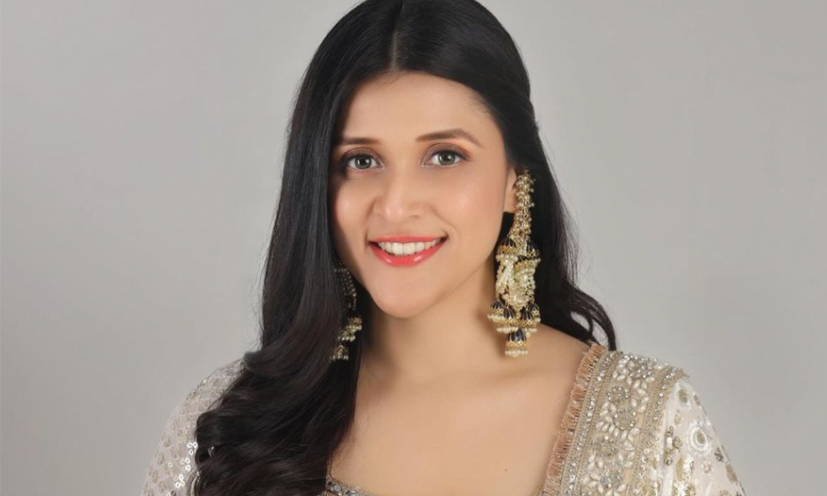 Mannara Chopra Wanted To Do Fairness Cream Ad But Got Rejected Due To Pimples, That’s How Unrealistic Beauty Standards Continue To Exist!