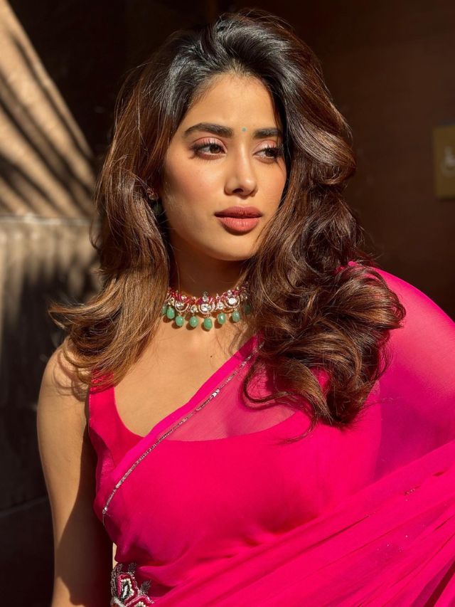 How To Maintain Your False Eyelash Extensions Like Janhvi Kapoor? 6 Beauty Blunders To Avoid!