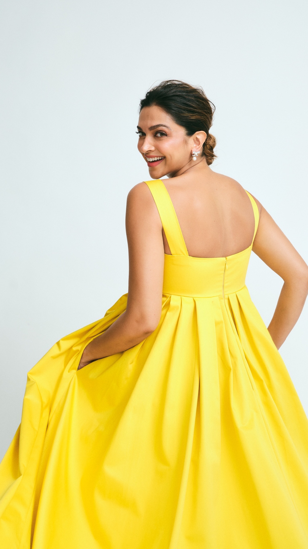 deepika-padukone-revealed-skincare-routine-for-pregnancy-glowing-skin-bookmark-asap