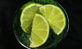benefits-drink-lemon-water-morning-skin-glow-health-wellness