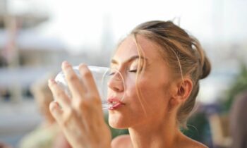 benefits-drinking-water-without-gargling-morning-skin-health-wellness