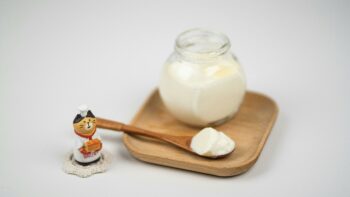 benefits-curd-and-sugar-morning-digestion-stress-relief-health-wellness