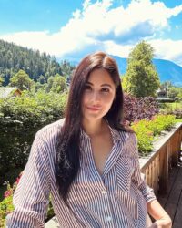  katrina-kaif-sunkissed-photo-germany-vicky-kaushal-adorable-reaction