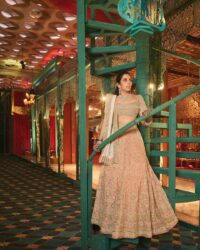 shloka-mehta-gold-lehenga-anant-ambani-radhika-merchant-wedding-reception-mangal-utsav