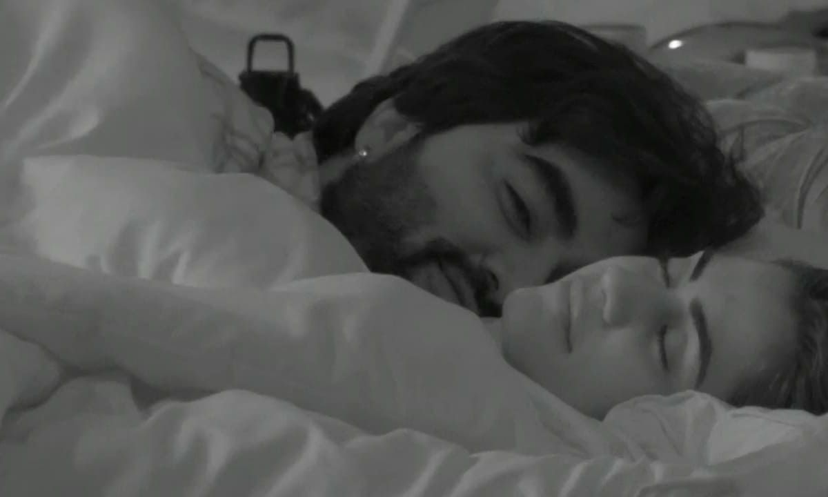 armaan-malik-kritika-malik-get-intimate-inside-blanket-bigg-boss-ott-3-payal-malik